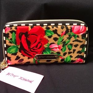 Betsey Johnson zip wallet